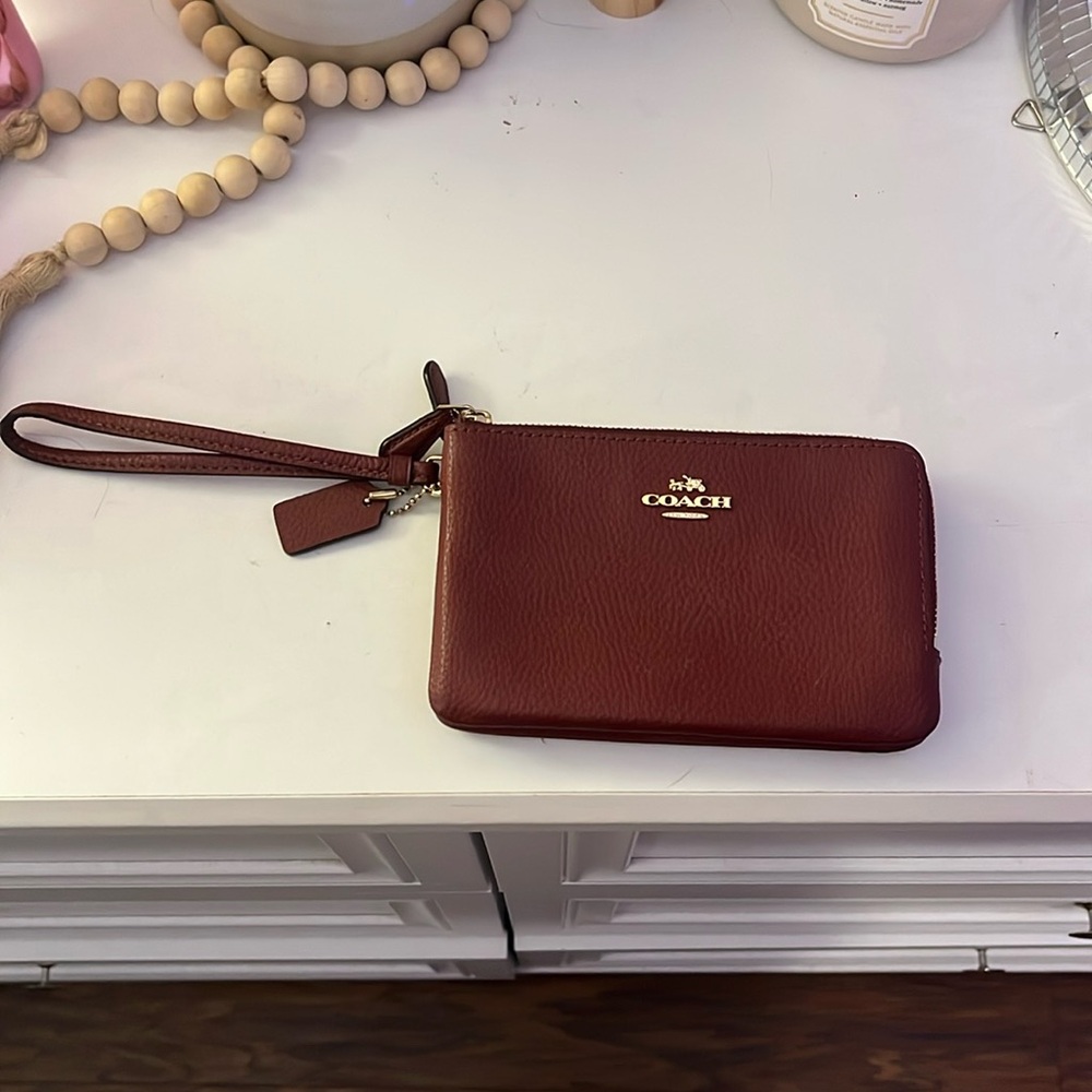 MAROON COACH WRISTLET